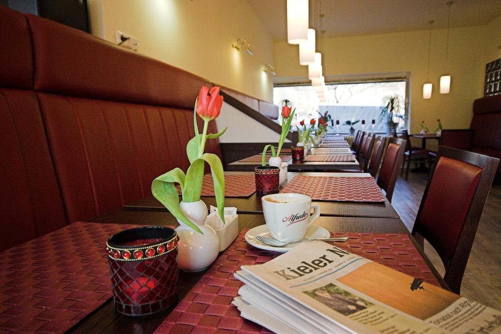 Hotel Wiking Kiel Bagian luar foto
