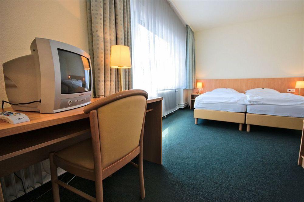 Hotel Wiking Kiel Bagian luar foto