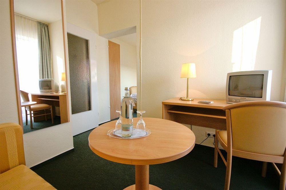 Hotel Wiking Kiel Bagian luar foto