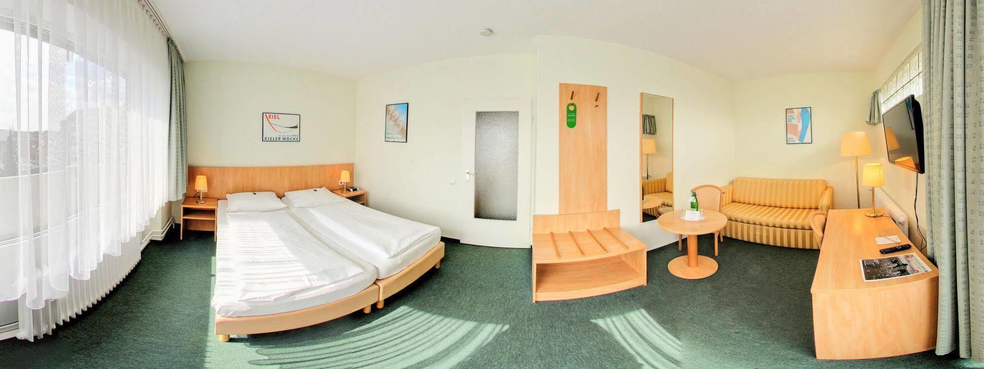 Hotel Wiking Kiel Bagian luar foto