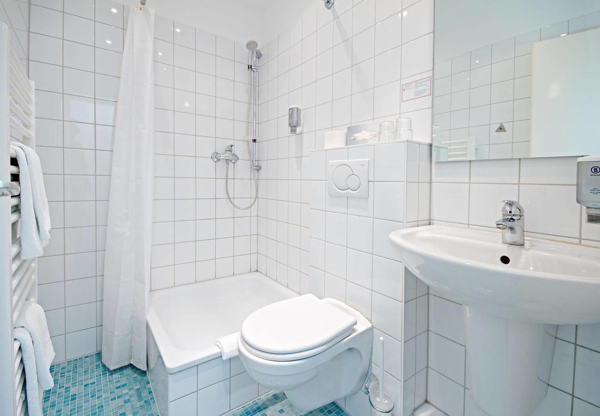 Hotel Wiking Kiel Bagian luar foto
