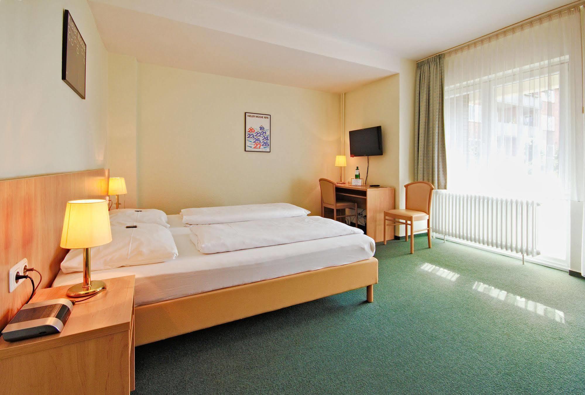 Hotel Wiking Kiel Bagian luar foto